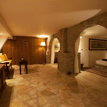 Eleni Villa